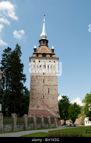 Tour de l'église fortifiée Saschiz en Transylvanie Roumanie Europe de l'Est Banque D'Images