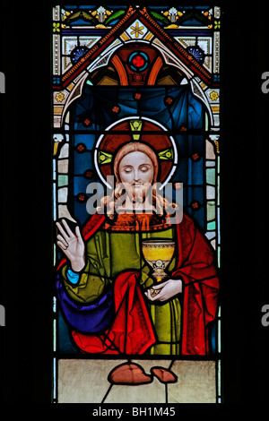Un vitrail représentant Jésus à la Dernière Cène, All Saints Church, Allesley, Coventry Banque D'Images