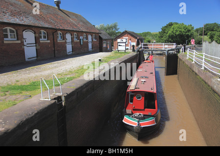 Un grand classique, loués à l'entreprise de Alvechurch à Bunbury colimaçon écluses sur le canal de Shropshire Union Banque D'Images