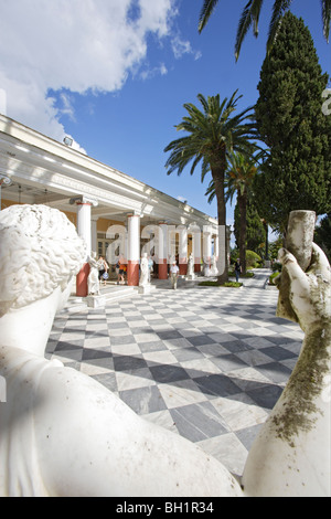 Corfou, statue à l'atrium du palais Achilleion, Patio, îles Ioniennes, Grèce Banque D'Images