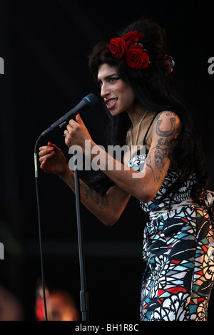 AMY WINEHOUSE AU V FESTIVAL CHELMSFORD ESSEX AOÛT 2008 Banque D'Images