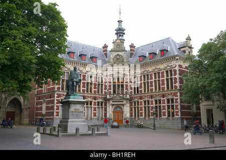 Monument situé en face de l'université à la vieille ville, Domplein, Utrecht, Pays-Bas, Europe Banque D'Images