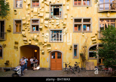 Cour intérieure d'éléments, Hof der Elemente dans le Kunsthofpassage, Dresde, Saxe, Allemagne, Europe Banque D'Images