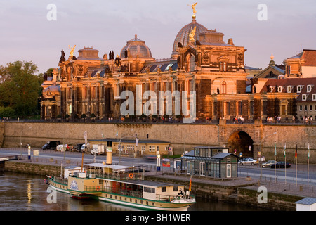 Bruehlsche exposée et Académie des beaux-arts de Dresde, Dresde, Saxe, Allemagne, Europe Banque D'Images