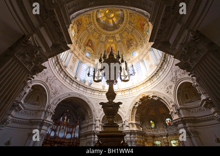 Berliner Dom, chaire Néo-baroque et coupole, Berlin Banque D'Images