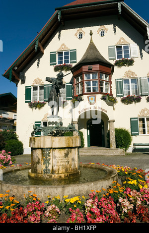 Fontaine de Mozart Mozart sur place en face de l'hôtel de ville, St Gilgen, Salzkammergut, Salzbourg, Autriche Banque D'Images