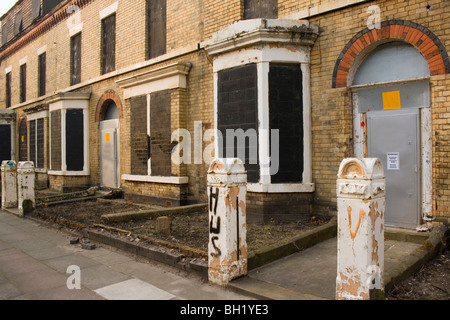 Une rue de barricadèrent de maisons abandonnées dans la région de Granby st liverpool uk Banque D'Images