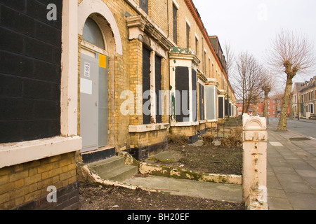 Une rue de barricadèrent de maisons abandonnées dans la région de Granby st liverpool uk Banque D'Images