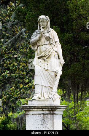 Le Silence monument veille sur 750 tombes des Confédérés à Laurel Grove Cimetière Nord Savannah en Géorgie Banque D'Images