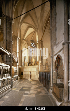 Ambulatoires du Sud l'abbaye de Westminster à la east menant de transept sud à Lady Chapel. Chapelles et tombes médiévales Chantry. Banque D'Images