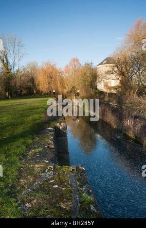 Ancienne écluse sur le canal à Severn-Thames désaffectées Cerney Wick près de Cricklade dans Wiltshire, Royaume-Uni Banque D'Images