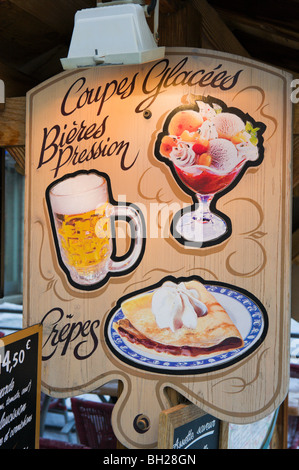 Restaurant sign dans le centre-ville (Rue du Dr Paccard), Chamonix Mont Blanc, Haute Savoie, France Banque D'Images