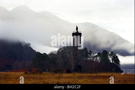 Le monument de Glenfinnan, Glenfinnan dans le brouillard. Banque D'Images