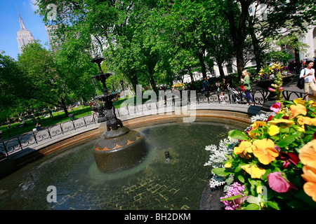 Le Madison Square est formé par l'intersection de la Cinquième Avenue et Broadway à la 23e Rue à New York City Banque D'Images