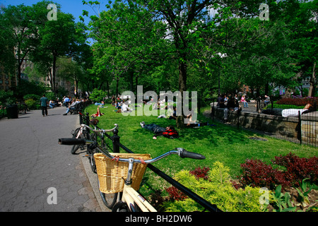 Le Madison Square est formé par l'intersection de la Cinquième Avenue et Broadway à la 23e Rue à New York City Banque D'Images