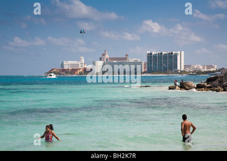 Cancun hotel zone sur la péninsule du Yucatan au Mexique. Banque D'Images