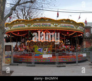 Carousel au Marché de Noël de Cologne Rive Sud Londres Décembre 2009 Banque D'Images