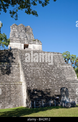 Temple II, Temple de la construction de masques Site archéologique de Tikal. Le Guatemala. Banque D'Images