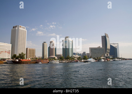 Dubai Emirats Arabes Unis bâtiments iconiques à Deira City sur le côté de la Crique de Dubaï Banque D'Images