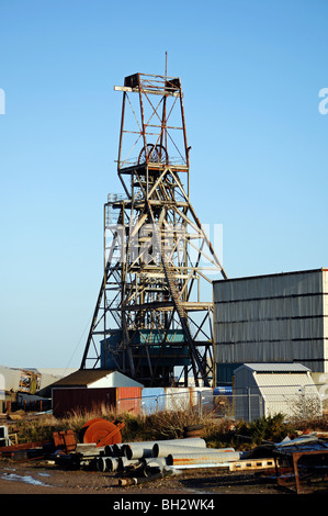 Les coiffures redondant à south crofty tin mine près de hayle en Cornouailles, Royaume-Uni Banque D'Images