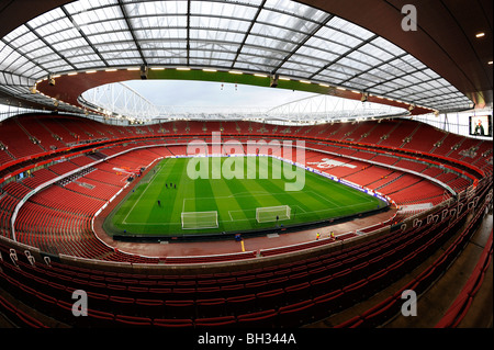 Vue à l'intérieur de l'Emirates Stadium (également connu sous le nom de Ashburton Grove), Londres. Accueil du Club d'Arsenal Banque D'Images