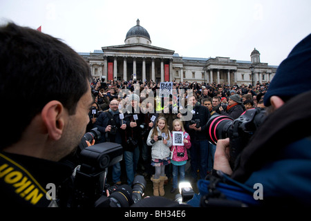 Rassemblement de masse de photographes protestaient contre l'article 44 de la Loi de 2000 sur le terrorisme à Trafalgar Square London Banque D'Images