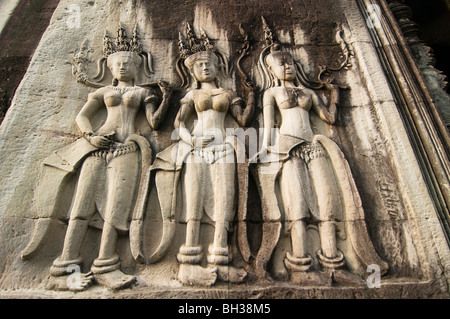 Bas-relief à l'intérieur de l'art anciens temples khmer d'Angkor Wat au Cambodge Banque D'Images