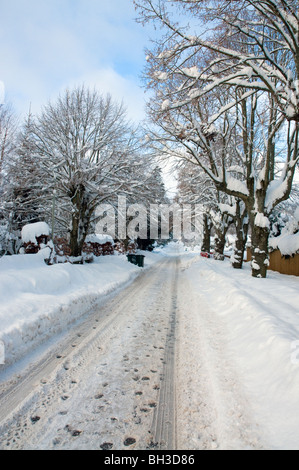 Rue enneigée en hiver, Grantown on Spey, highlands, Ecosse Banque D'Images