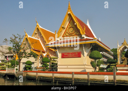 Des temples SUR LES RIVES DE LA KLONGS, de petits canaux, BANGKOK, THAÏLANDE Banque D'Images