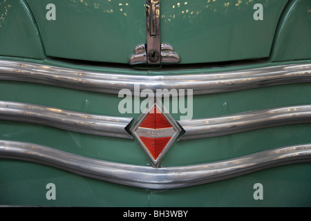 Voiture Renault 4cv verte badge au Schlumpfs motor Museum horizontale Mulhouse France Banque D'Images