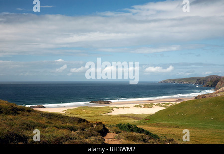 Vue sur la plage, mer et ciel à Sandwood Bay. Banque D'Images