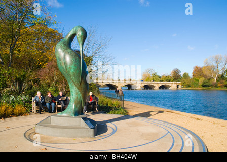 Statue d'Isis par Simon Gudgeon Kensington Gardens London England UK Europe centrale Banque D'Images