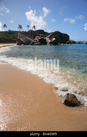 Plage tropicale et rochers, Devil's Bay, Virgin Gorda, îles Vierges britanniques, les Caraïbes Banque D'Images