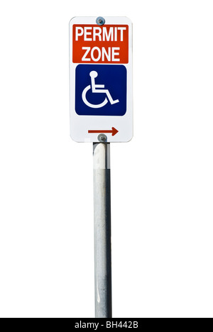 D'un signe indiquant que des permis de stationnement handicapés isolé sur blanc. Banque D'Images