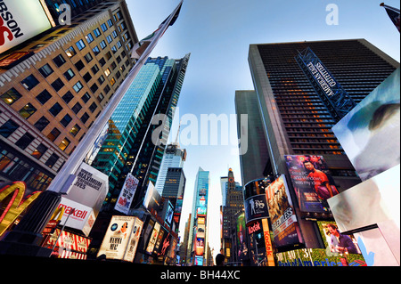 Jusqu'à à la 42e et la 7e Avenue, Broadway, Times Square, New York City, NY, USA Banque D'Images