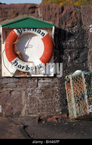 Bouée & creel à Pennan port. Banque D'Images