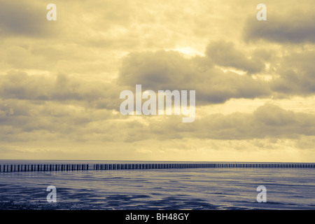 Marée basse à Shoeburyness sur la côte d'Essex. Banque D'Images