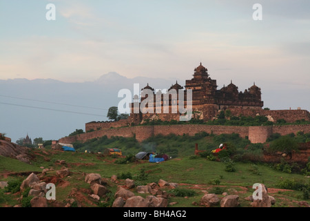 Fort Datia Govind Mandir Inde Madhya Pradesh Tree Banque D'Images