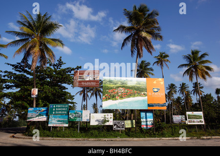 L'immobilier et le développement immobilier signes et publicités, Las Terrenas, République Dominicaine Banque D'Images