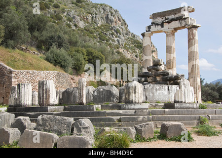 Le tholos du sanctuaire d'Athéna Pronaia à Delphes. Banque D'Images