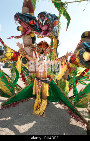 L'homme en costume pour le défilé du festival Caribana, Toronto, Ontario Banque D'Images