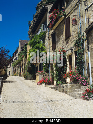 Les rues étroites dans le Dordogne village de Beynac-et-Cazenac Banque D'Images