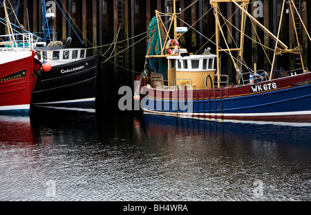 Bateaux de pêche au port d''Ullapool. Banque D'Images