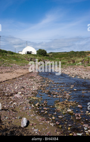 Rathmoylan Beach, une plage de sable et rocheuse près de Dunmore East, dans le comté de Waterford, Irlande. Banque D'Images