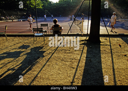 Court de tennis DANS LE JARDIN DU LUXEMBOURG, PARIS (75), FRANCE Banque D'Images