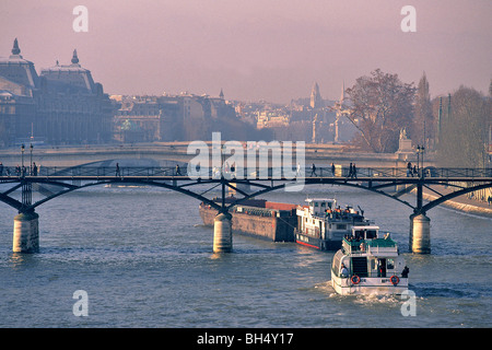 PONT DES ARTS PONT SUR LA SEINE, Paris, 6ème arrondissement, Paris (75), FRANCE Banque D'Images