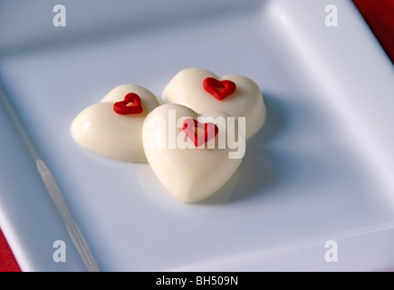 Bonbons de chocolat blanc en forme de coeur Banque D'Images