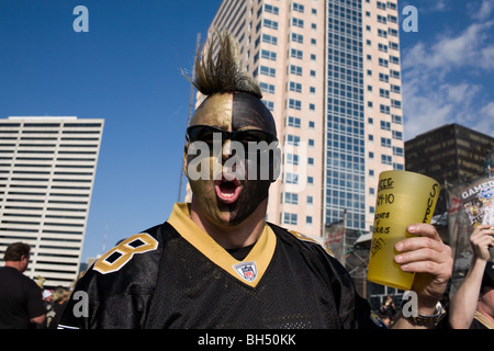 New Orleans Saints football fans le talonnage avant un match Banque D'Images