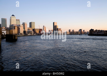 Canary Wharf vu de la rivière de Thames, London, England, UK Banque D'Images