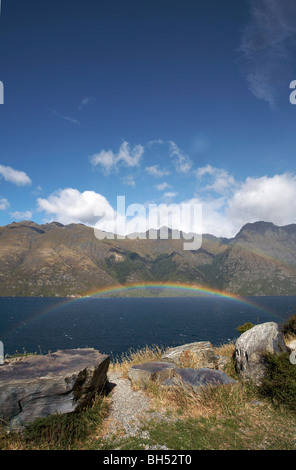 Arc-en-ciel sur escalier diables, île du Sud. Banque D'Images